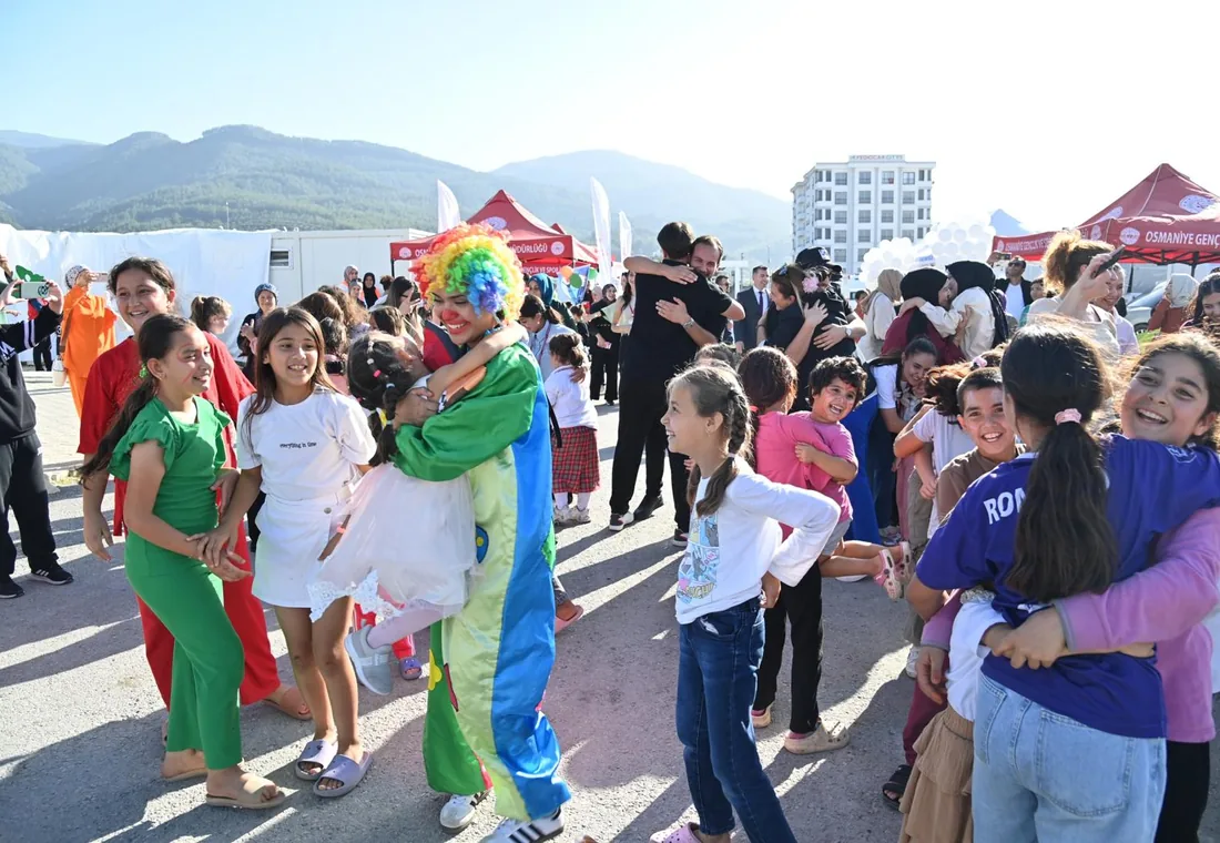 Karacaoğlan Yerleşkesinde öğrenci kulüpleri şenliği